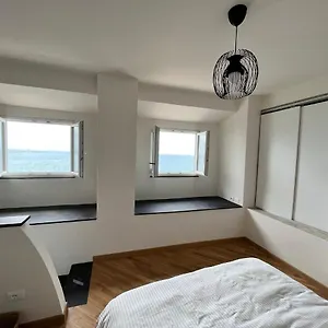 brand-new-apartment-with-seaview-private-parking.hotelitalianriviera.com/
